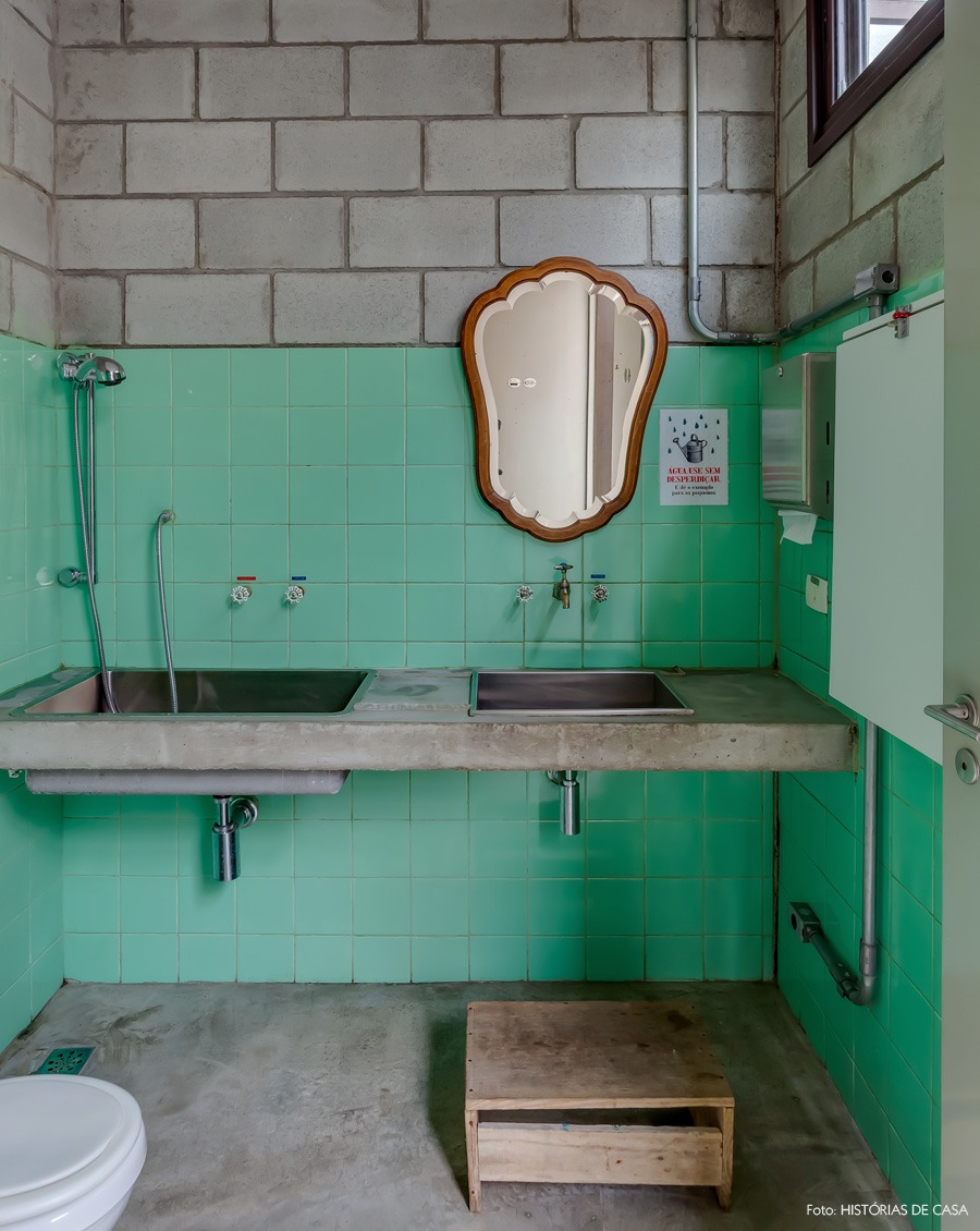20-decoracao-banheiro-concreto-azulejo-verde