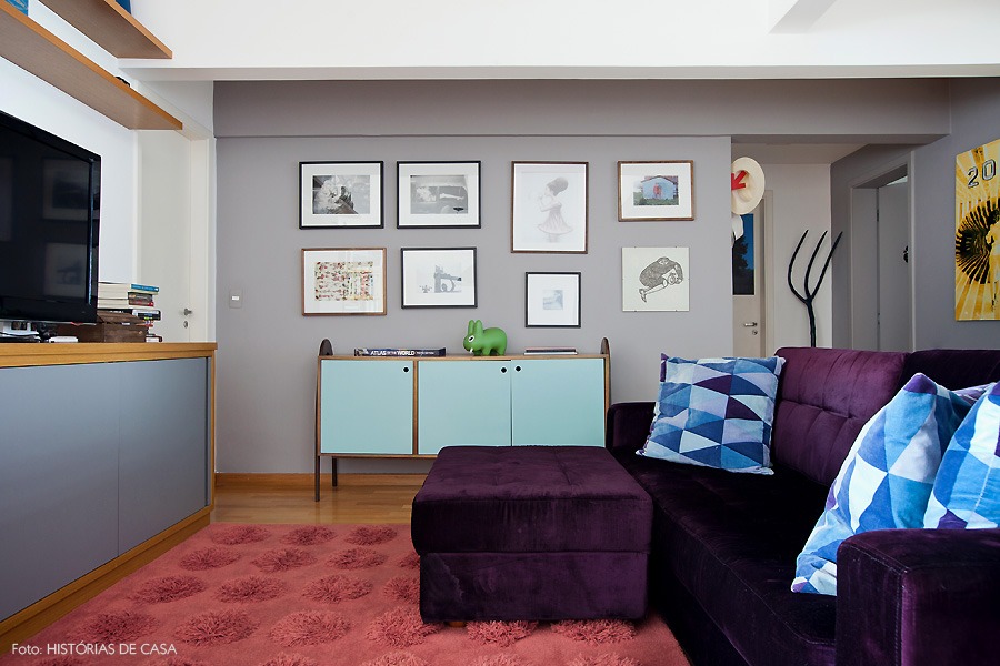 15-decoracao-sala-tapete-sofa-colorido-cinza