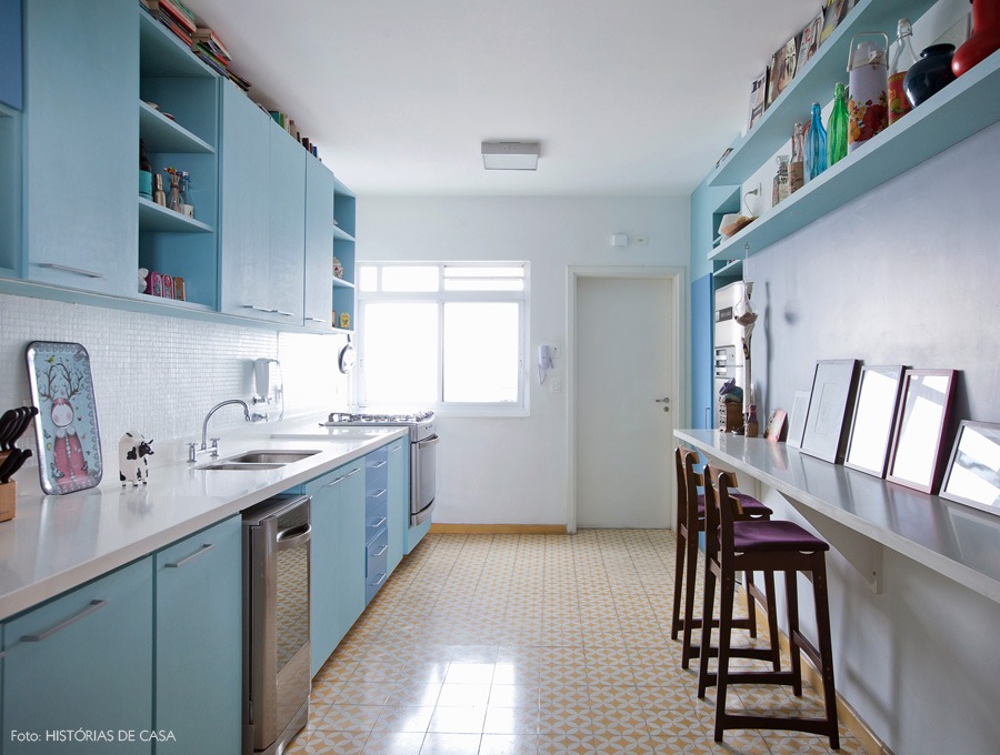 20-decoracao-cozinha-azul-piso-ladrilho