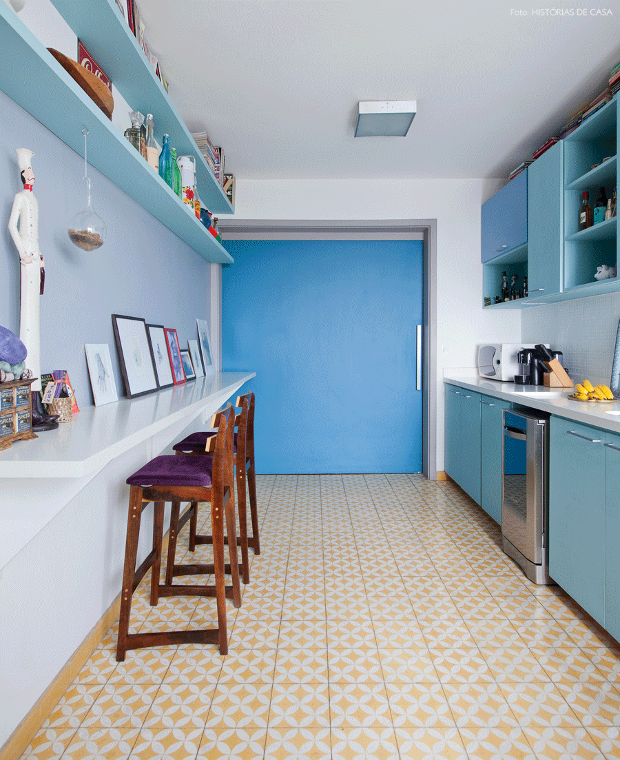 21-decoracao-cozinha-azul-porta-correr