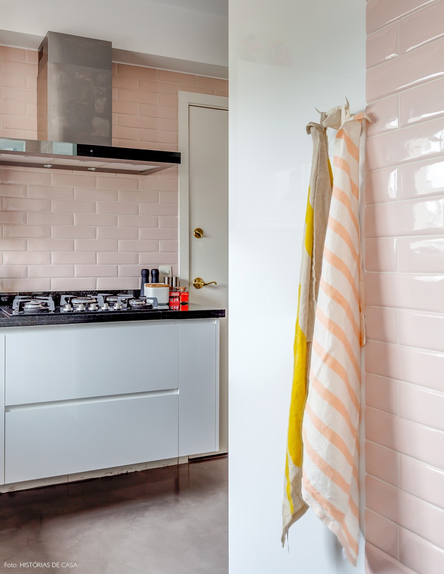 28-decoracao-cozinha-rosa-azulejo-metro