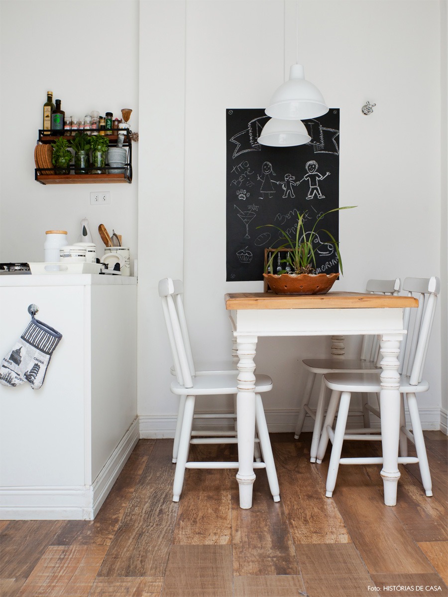 03-decoracao-cozinha-parede-lousa-branco-madeira-porcelanato
