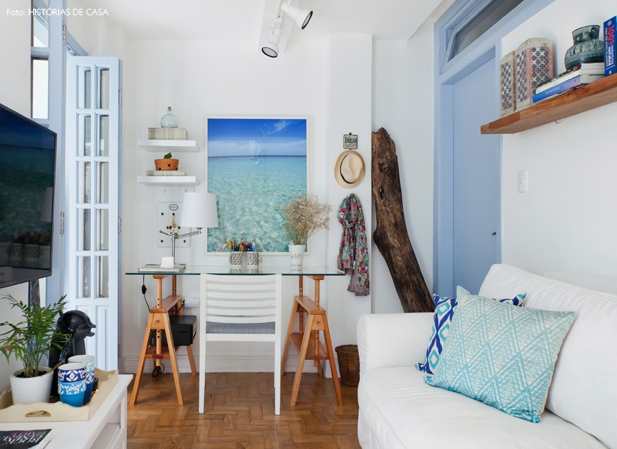 05-decoracao-sala-estar-pequena-praia-azul-quadro-mar