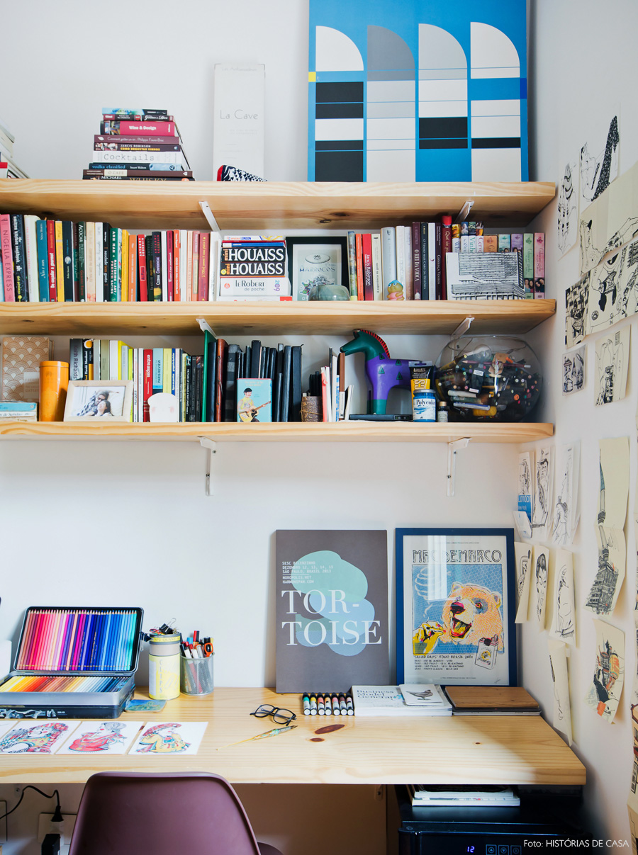 30-decoracao-home-office-escritorio-prateleiras-pinus
