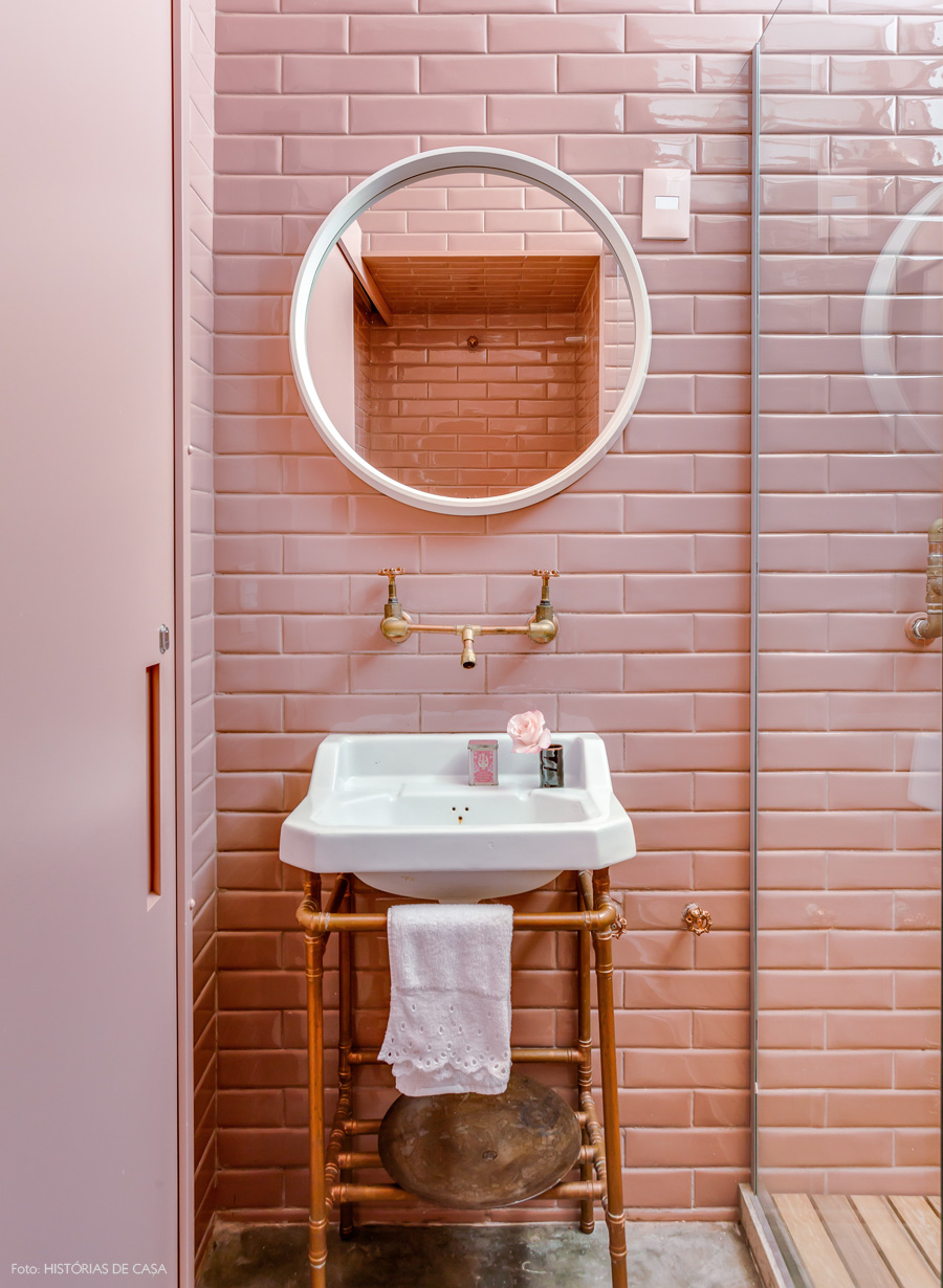 31-decoracao-banheiro-lavabo-rosa-subway-tiles-azulejos-metro