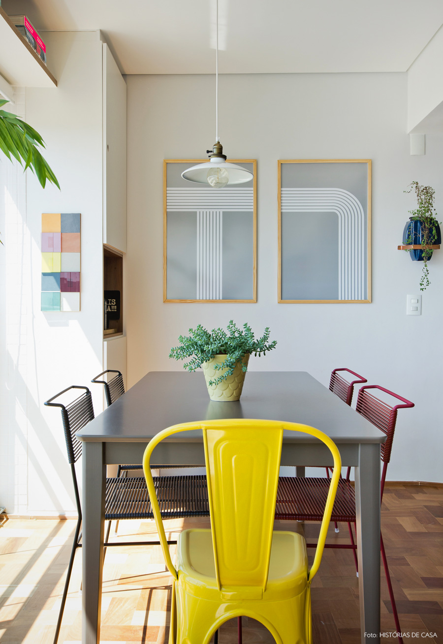 33-decoracao-varanda-sala-jantar-integrada-cadeiras-coloridas