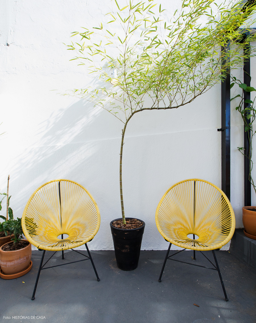 28-decoracao-terraco-cadeiras-acapulco-amarelas