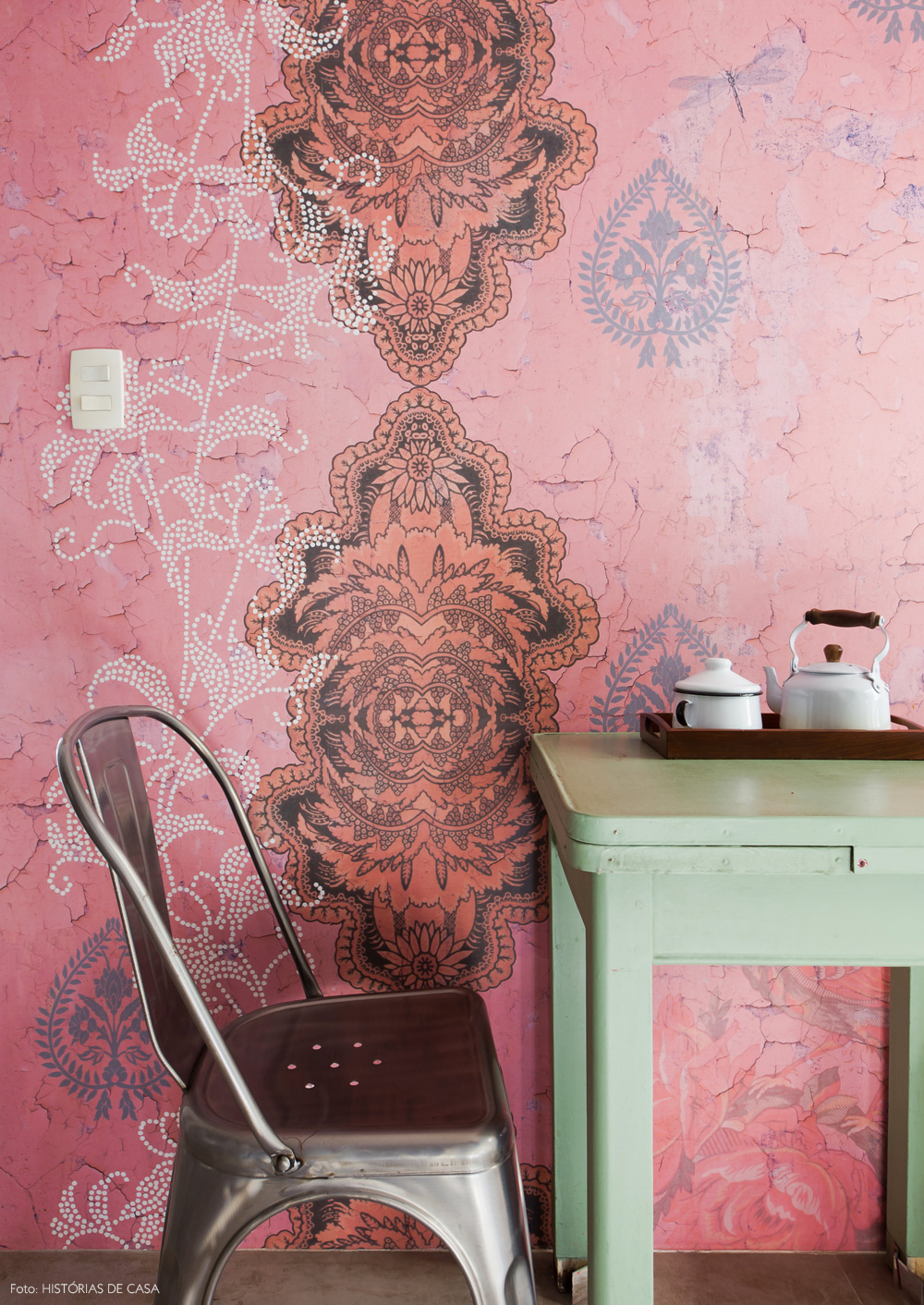 17-decoracao-papel-de-parede-calu-fontes-rosa-branco