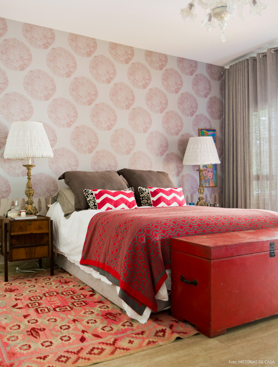 31-decoracao-casa-quarto-tons-vermelho-papel-de-parede