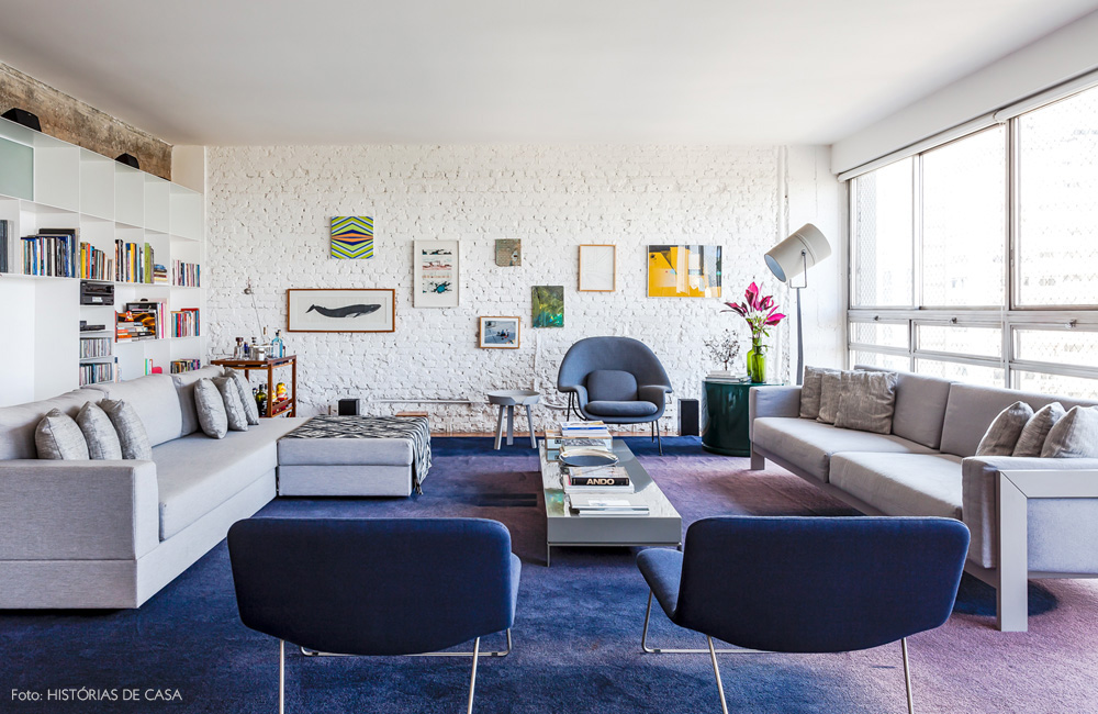 01-decoracao-apartamento-arquitetura-tijolinho-branco-tapete-azul