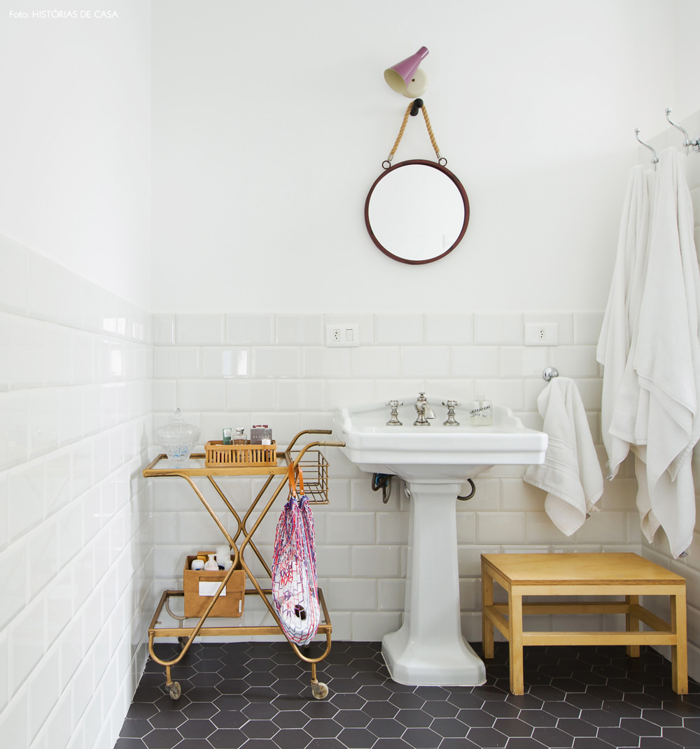 38-decoracao-banheiro-subway-tiles-piso-hexagonal-azulejo