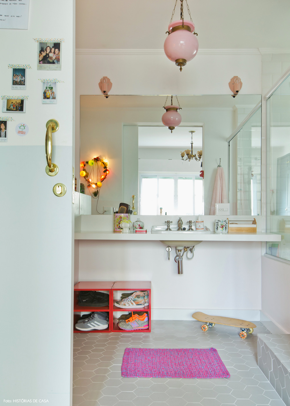 46-decoracao-quarto-menina-banheiro-integrado-tons-rosa