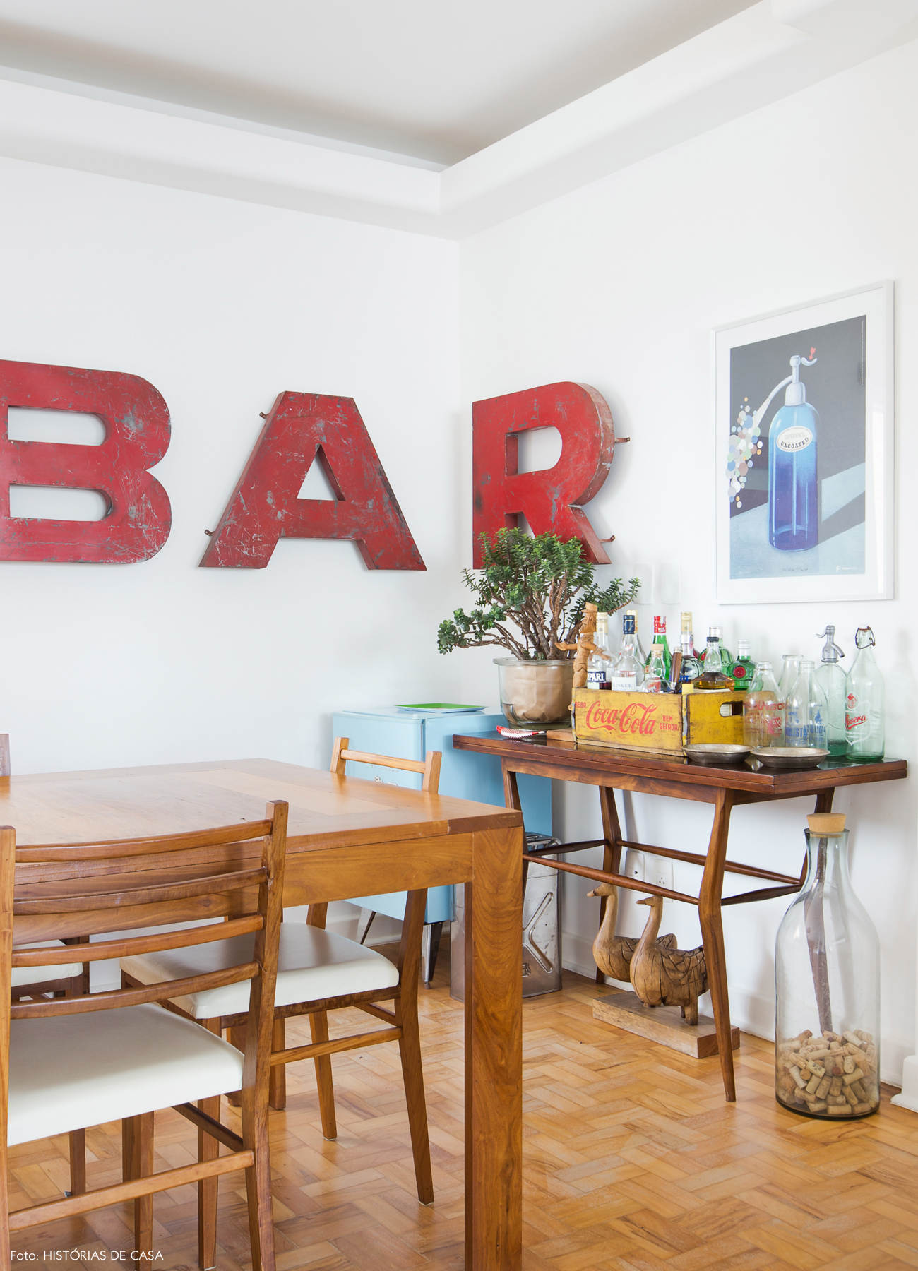 15-decoracao-sala-jantar-frigobar-movel-vintage-bar