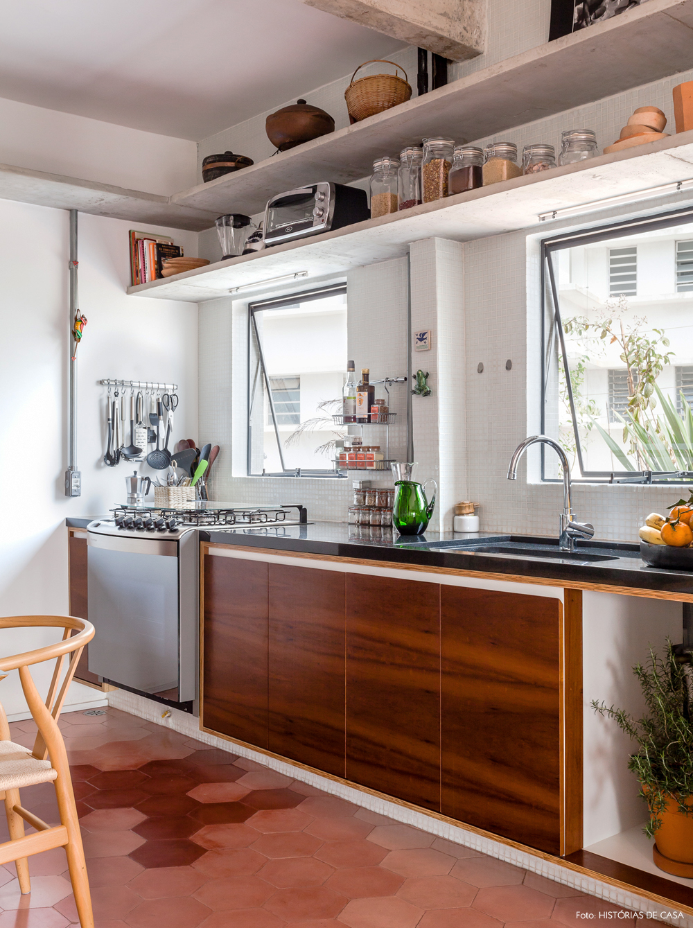 21-decoracao-apartamento-integrado-cozinha-concreto-granito-preto
