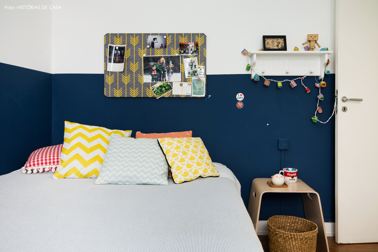 37-decoracao-quarto-crianca-parede-azul-almofadas-estampadas