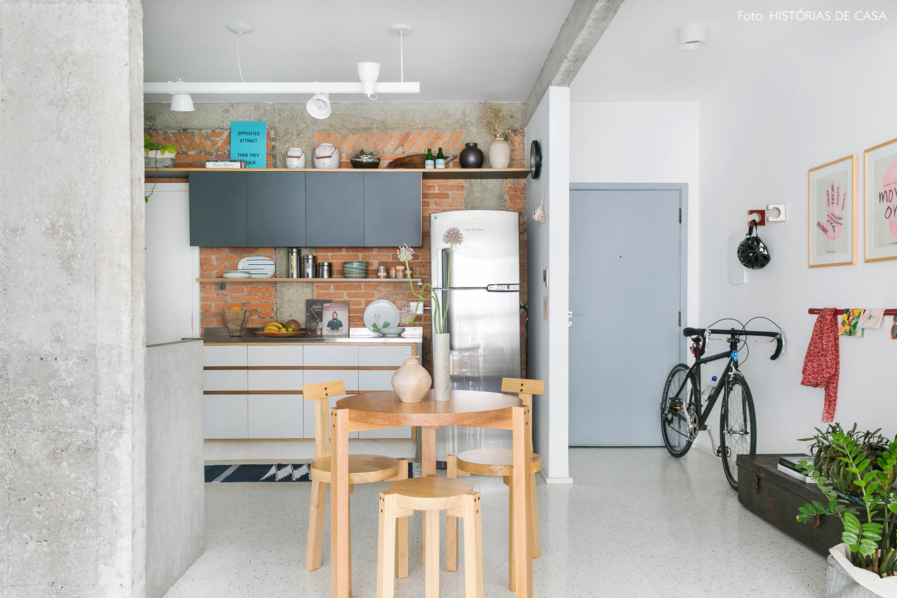 17-decoracao-apartamento-cozinha-integrada-parede-tijolinho-concreto