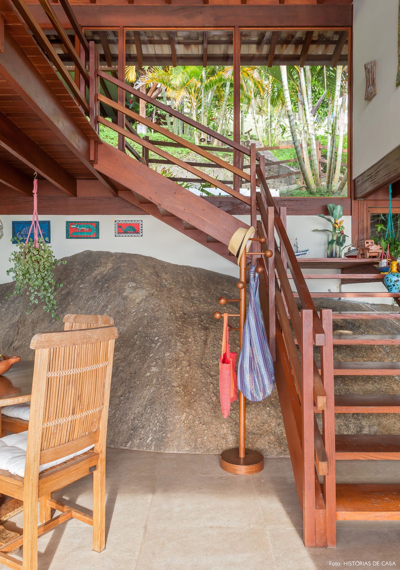 18-decoracao-casa-de-praia-arquitetura-escada-madeira