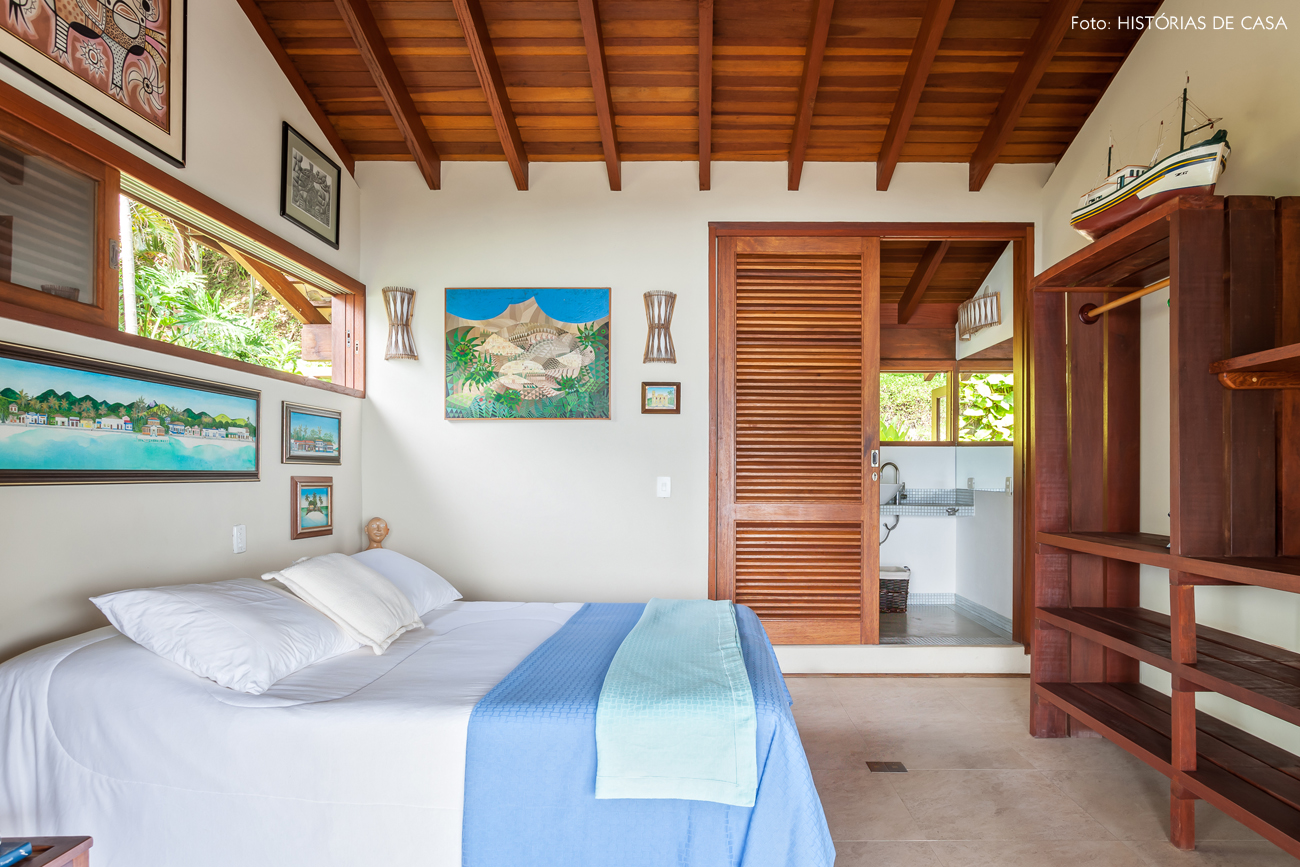 24-decoracao-casa-de-praia-de-madeira-quarto-azul-e-branco