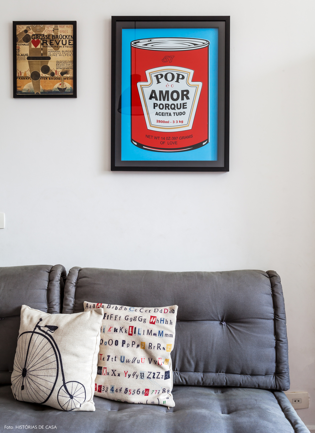 32-decoracao-apartamento-sofa-futon-quadros-popart
