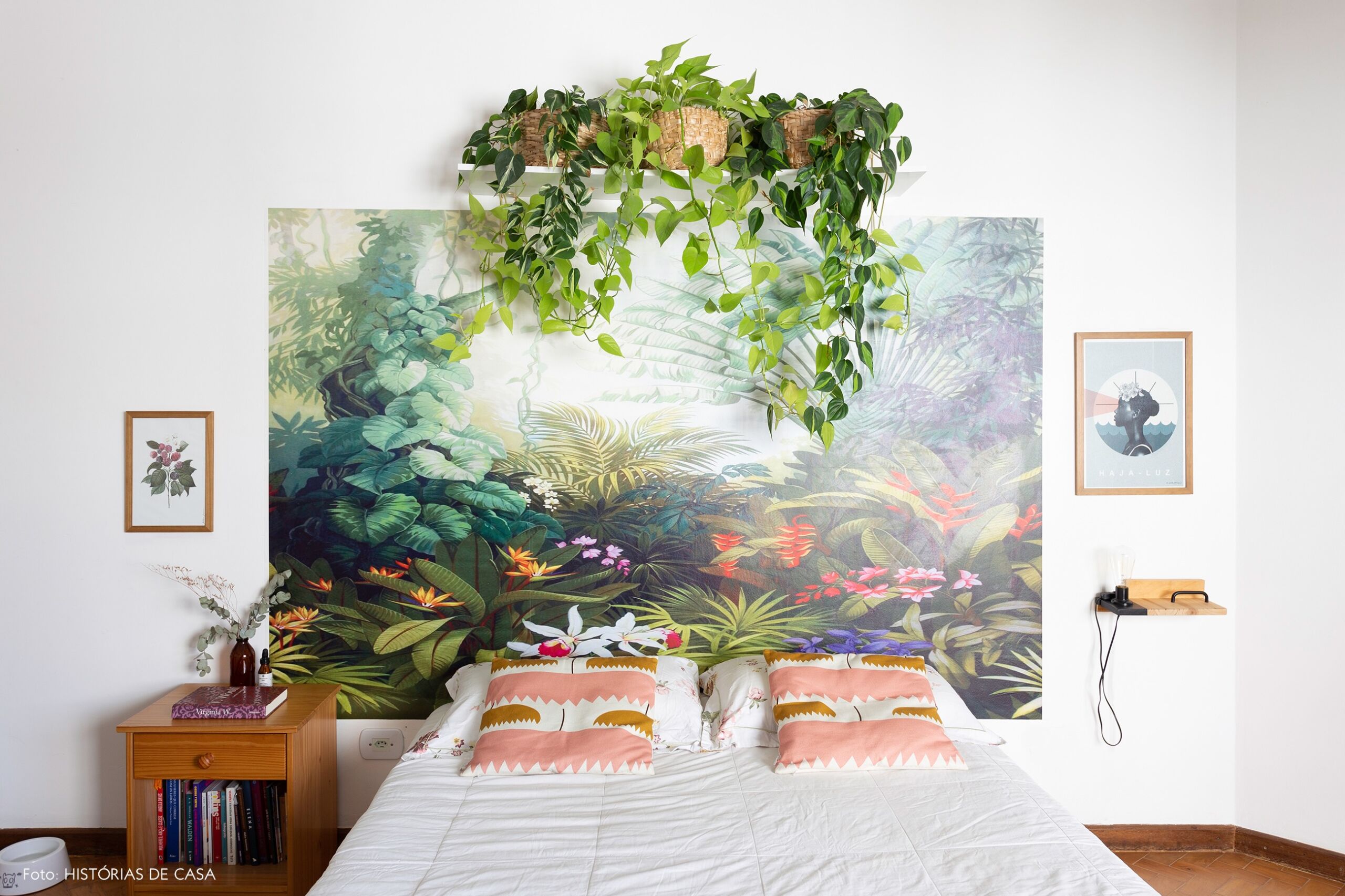decoração quarto com papel de parede como cabeceira floral