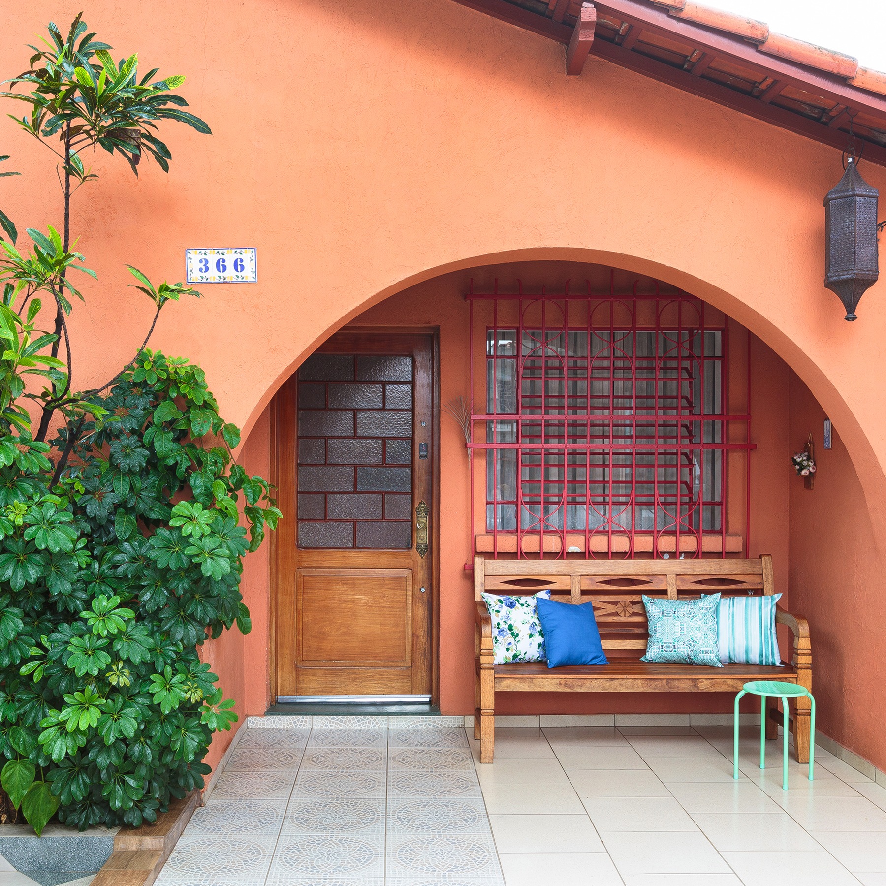 casa com entrada terracota