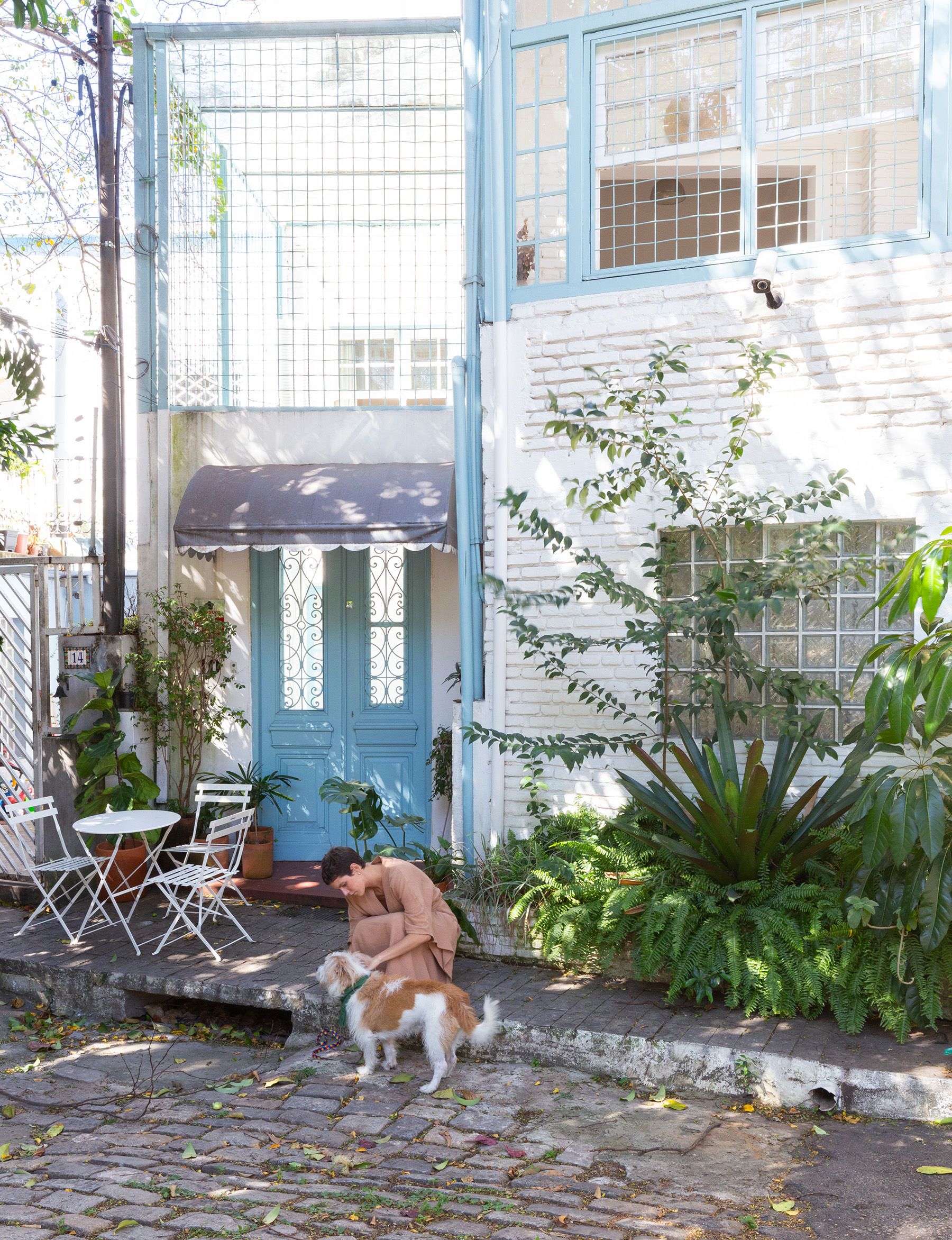 Casinha de vila com decoração acolhedora e clima de interior