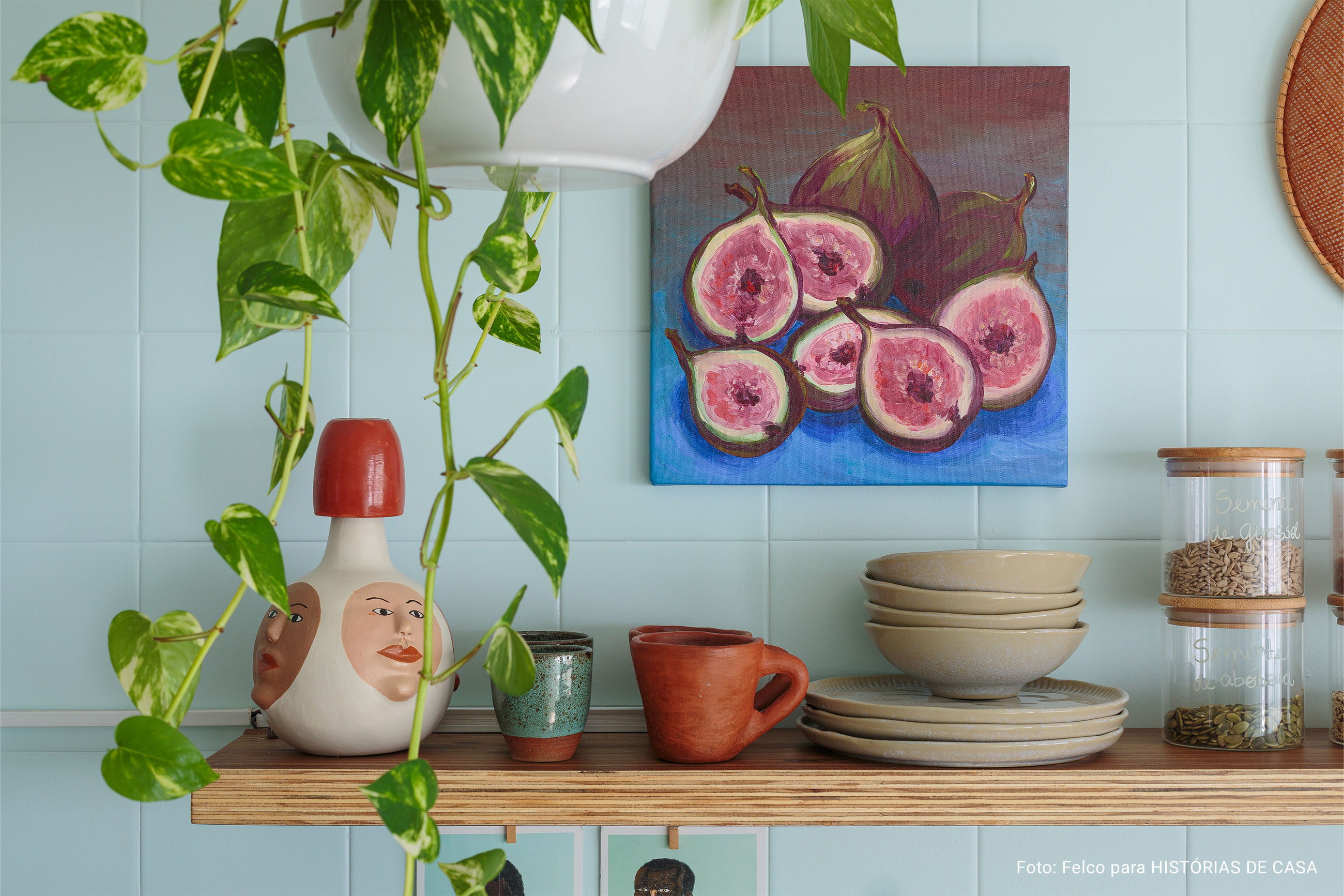 Apartamento alugado com papel de parede, pintura e decoração com texturas naturais